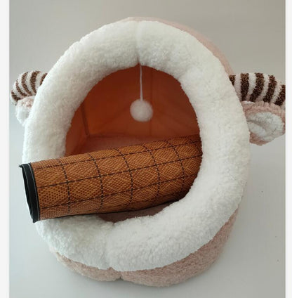 Closed Winter Cat Kennel/Bed